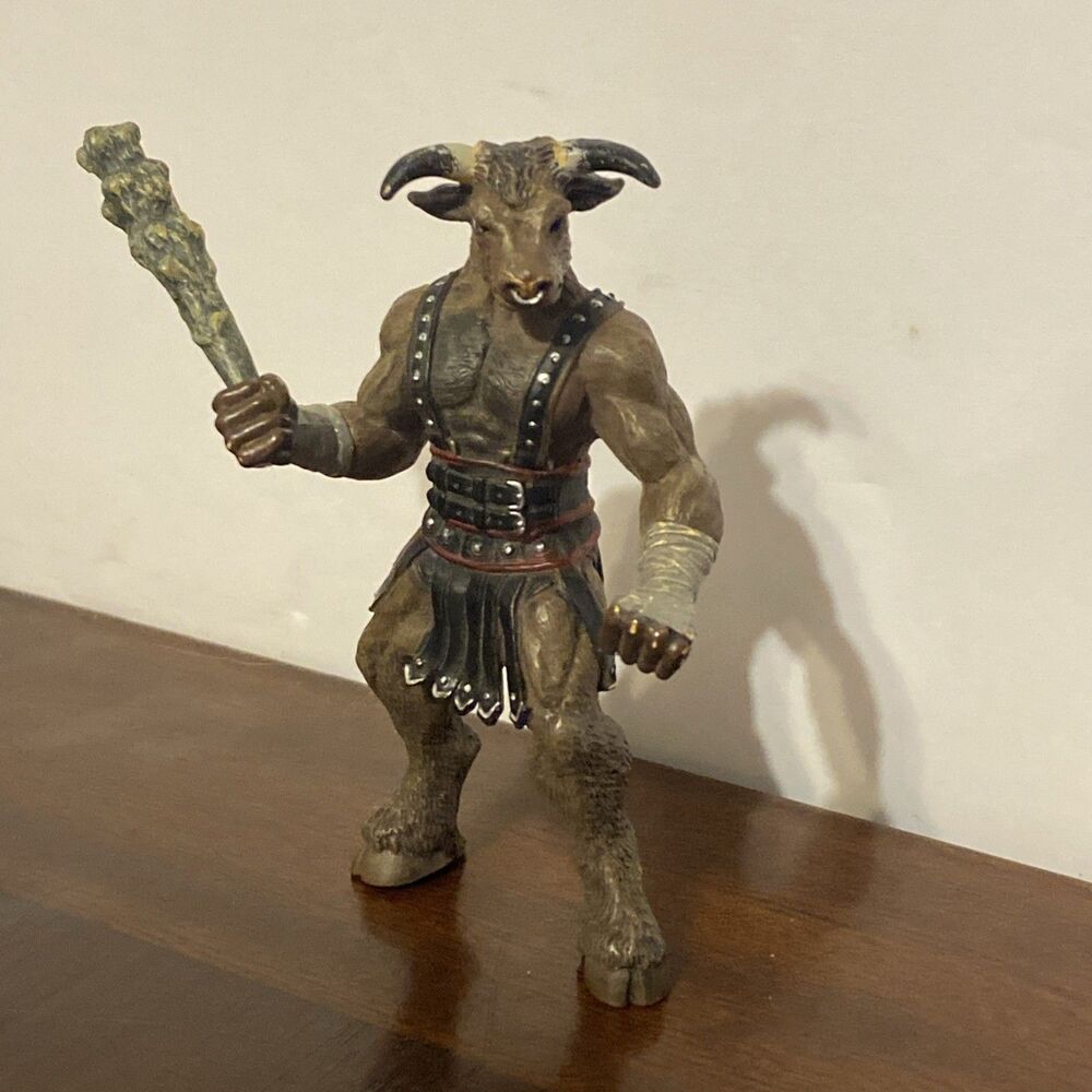 Safari Ltd MINOTAUR w/CLUB Fantasy Figure 2007 Retired Mythical Realms Creature
